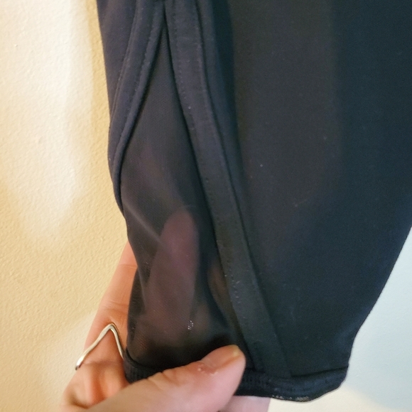 Athleta Highwaist Capri with leg cutout details size small - Picture 3 of 14